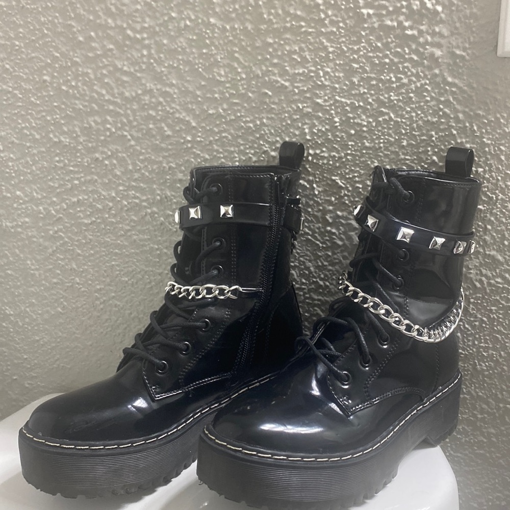 Black Boots get for $20-30! ONLY ONE MORE PAIR GET THEN HERE!